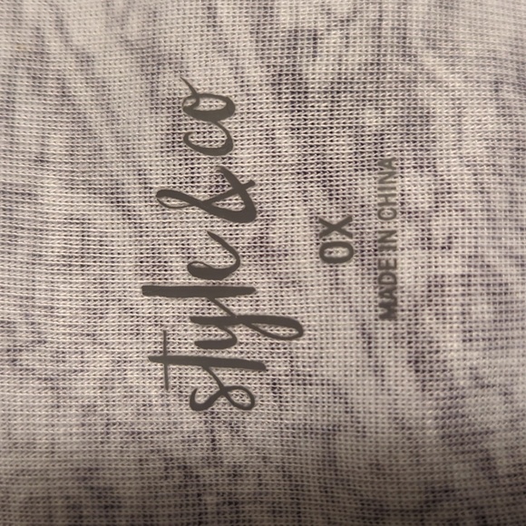 NWT Style & Co 0x women's T-shirt black, grey & white paisley swirl pattern - Picture 4 of 5